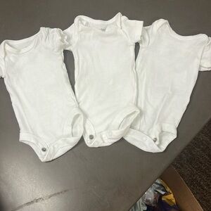 Pack of 3 Carter's Classic White Baby Bodysuit